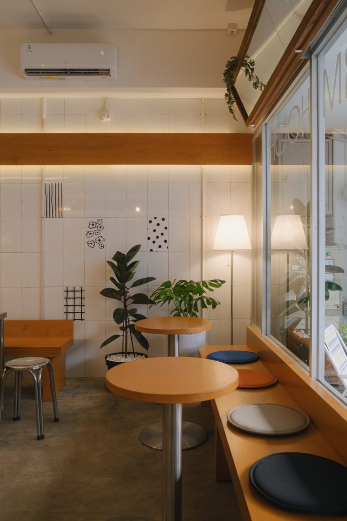 Warm Hour Cafe